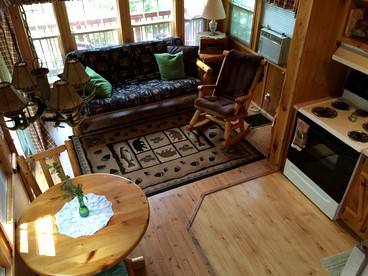Rustic Newport Cabin with a Hot Tub Ideal for a Vacation in Tennessee - Newport, Tennessee - glamping.directory