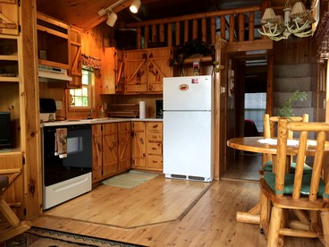 Rustic Newport Cabin with a Hot Tub Ideal for a Vacation in Tennessee - Newport, Tennessee - glamping.directory