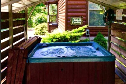 Rustic Newport Cabin with a Hot Tub Ideal for a Vacation in Tennessee - Newport, Tennessee - glamping.directory
