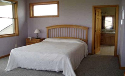 Bayfront Vacation Rental near Buxton Woods Coastal Reserve in Frisco, North Carolina - Frisco, North Carolina - glamping.directory