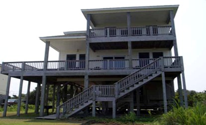 Bayfront Vacation Rental near Buxton Woods Coastal Reserve in Frisco, North Carolina - Frisco, North Carolina - glamping.directory