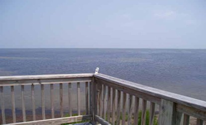 Bayfront Vacation Rental near Buxton Woods Coastal Reserve in Frisco, North Carolina - Frisco, North Carolina - glamping.directory