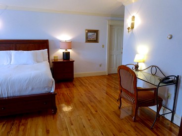 Romantic Suite Getaway in the Foothills of the Catskills, New York - Fly Creek, New York - glamping.directory