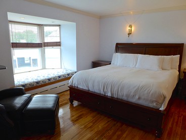 Romantic Suite Getaway in the Foothills of the Catskills, New York - Fly Creek, New York - glamping.directory