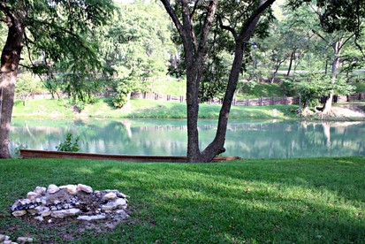 Fantastic Family Vacation Retreat for 12 near the Guadalupe River, Texas - New Braunfels, Texas - glamping.directory