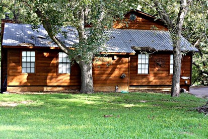 Fantastic Family Vacation Retreat for 12 near the Guadalupe River, Texas - New Braunfels, Texas - glamping.directory