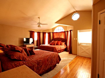 Fantastic Family Vacation Retreat for 12 near the Guadalupe River, Texas - New Braunfels, Texas - glamping.directory