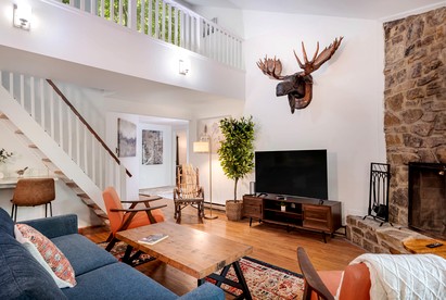 Awesome Cabin with Barbecue in Berkeley Springs, West Virginia - Berkeley Springs , West Virginia - glamping.directory