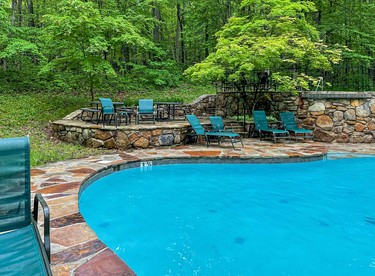 Awesome Cabin with Barbecue in Berkeley Springs, West Virginia - Berkeley Springs , West Virginia - glamping.directory