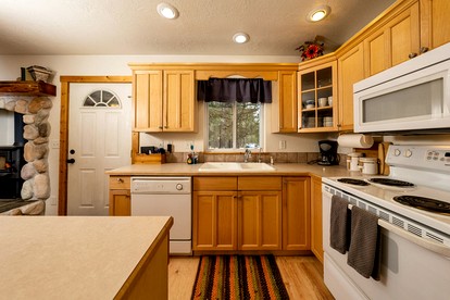 Secluded Lakeside Cabin with Forest Views and Fire Pit Near Cascade, Idaho - Donnelly, Idaho - glamping.directory