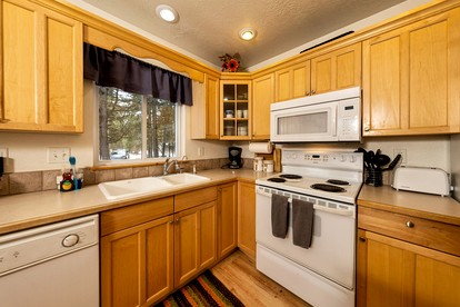 Secluded Lakeside Cabin with Forest Views and Fire Pit Near Cascade, Idaho - Donnelly, Idaho - glamping.directory