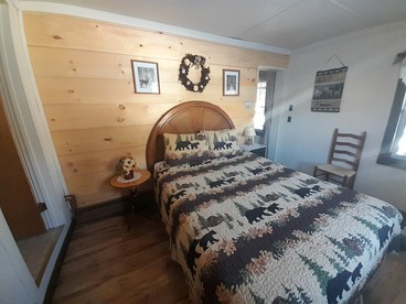 Relaxing Mountain Retreat near Adirondack Attractions in Blue Mountain Lake, New York - Indian Lake, New York - glamping.directory