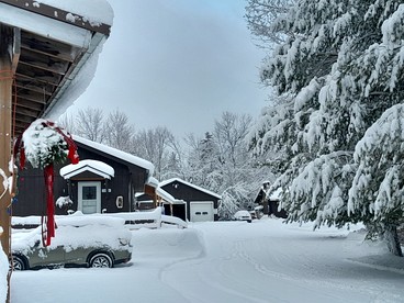 Relaxing Mountain Retreat near Adirondack Attractions in Blue Mountain Lake, New York - Indian Lake, New York - glamping.directory
