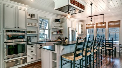 Modern Oceanfront Beach House in Pawleys Island, South Carolina - Pawleys Island, South Carolina - glamping.directory