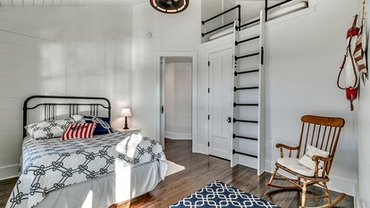 Modern Oceanfront Beach House in Pawleys Island, South Carolina - Pawleys Island, South Carolina - glamping.directory