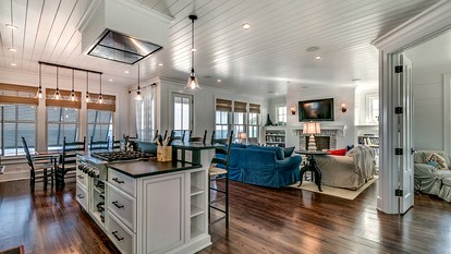Modern Oceanfront Beach House in Pawleys Island, South Carolina - Pawleys Island, South Carolina - glamping.directory