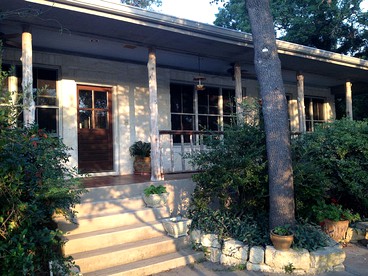 Stunning Luxury Estate on Private Lake in Texas Hill Country near Austin - Driftwood, Texas - glamping.directory