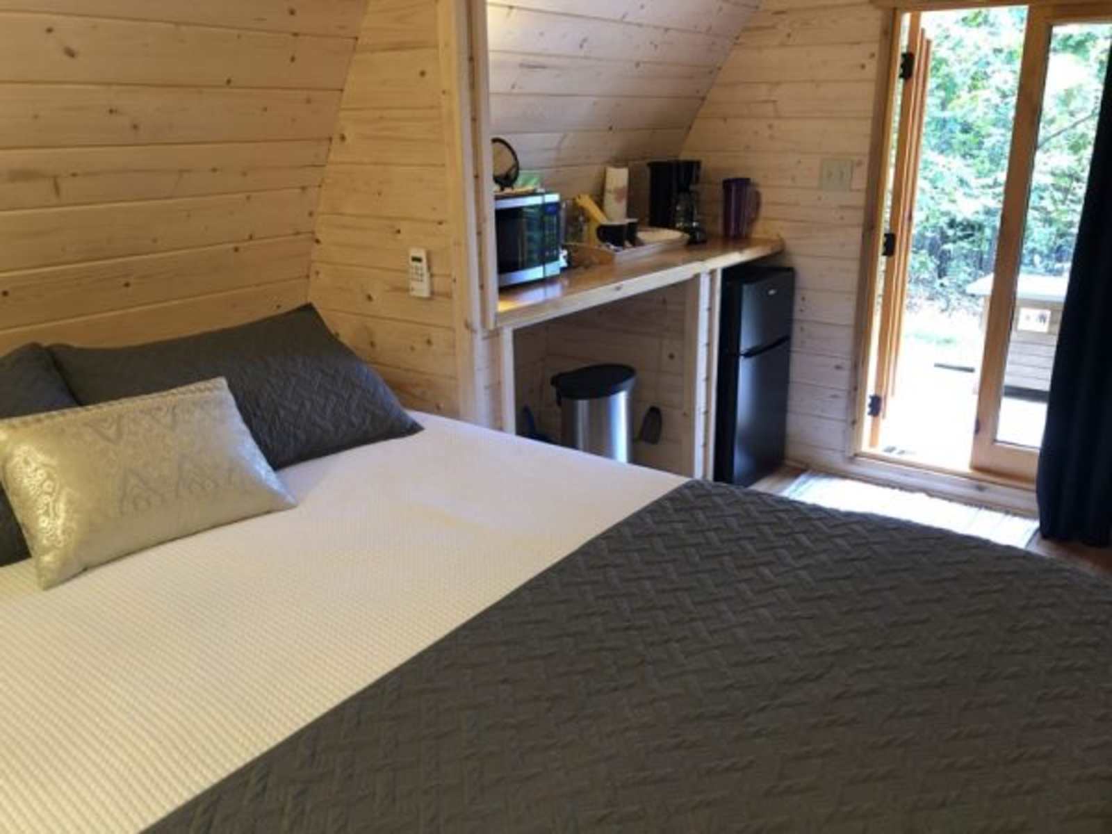 Iris Hill Glamping - Eureka Springs, Arkansas - glamping.directory