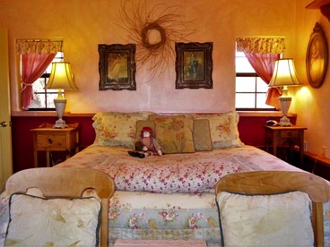 Casita-Style Vacation Getaway with a Hot Tub near Prescott, Arizona - Prescott, Arizona - glamping.directory