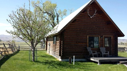 Quiet Log Cabin Rental Outside of Butte in Southern Montana - Dillon, Montana - glamping.directory