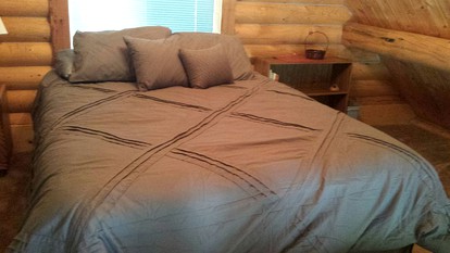 Quiet Log Cabin Rental Outside of Butte in Southern Montana - Dillon, Montana - glamping.directory