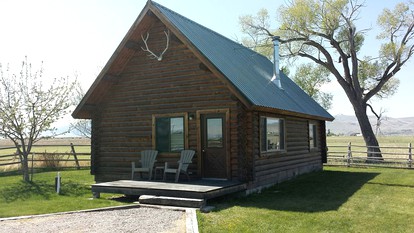 Quiet Log Cabin Rental Outside of Butte in Southern Montana - glamping.directory