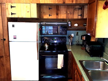 Family-Friendly Cabin Rental Nestled Among the Mountains of Champion, Pennsylvania - Champion, Pennsylvania - glamping.directory