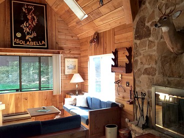 Family-Friendly Cabin Rental Nestled Among the Mountains of Champion, Pennsylvania - Champion, Pennsylvania - glamping.directory
