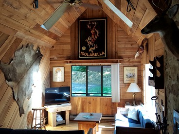 Family-Friendly Cabin Rental Nestled Among the Mountains of Champion, Pennsylvania - Champion, Pennsylvania - glamping.directory