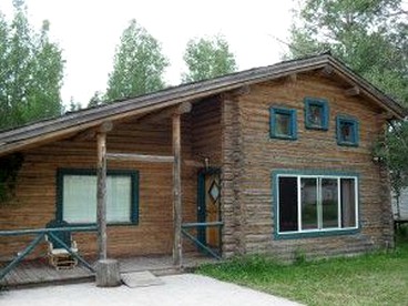 Spacious Cottage near Yellowstone National Park in Fremont County, Idaho - Island Park, Idaho - glamping.directory