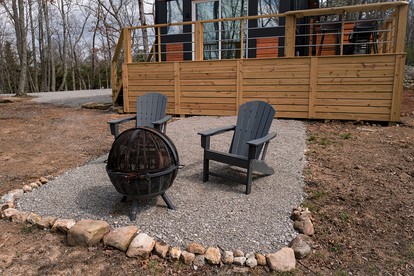 Luxury Adventure Studio Chalet with Outdoor Shower near Cloudland Canyon & McLemore Golf Club in Menlo, GA - Menlo, Georgia - glamping.directory