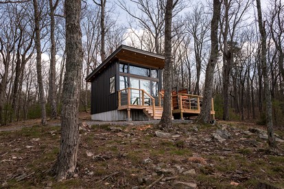 Luxury Adventure Studio Chalet with Outdoor Shower near Cloudland Canyon & McLemore Golf Club in Menlo, GA - glamping.directory