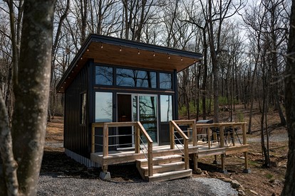 Luxury Adventure Studio Chalet with Outdoor Shower near Cloudland Canyon & McLemore Golf Club in Menlo, GA - Menlo, Georgia - glamping.directory