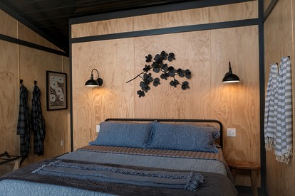Luxury Adventure Studio Chalet with Outdoor Shower near Cloudland Canyon & McLemore Golf Club in Menlo, GA - Menlo, Georgia - glamping.directory
