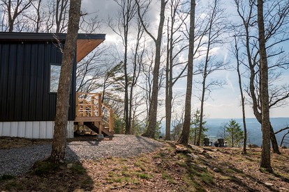 Luxury Adventure Studio Chalet with Outdoor Shower near Cloudland Canyon & McLemore Golf Club in Menlo, GA - Menlo, Georgia - glamping.directory
