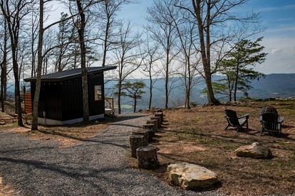 Luxury Adventure Studio Chalet with Outdoor Shower near Cloudland Canyon & McLemore Golf Club in Menlo, GA - Menlo, Georgia - glamping.directory