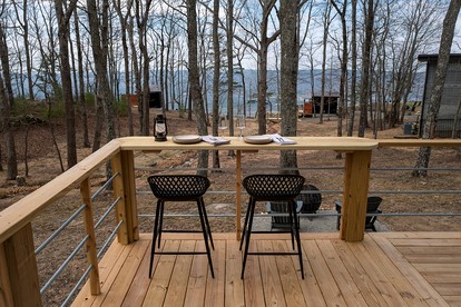 Luxury Adventure Studio Chalet with Outdoor Shower near Cloudland Canyon & McLemore Golf Club in Menlo, GA - Menlo, Georgia - glamping.directory