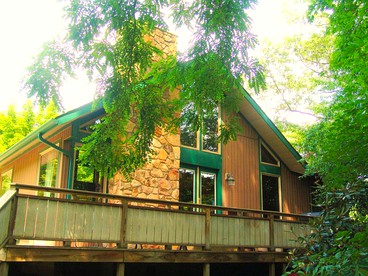 Riverfront Cabin Rental with a Private Beach on Youghiogheny River near Pittsburgh, Pennsylvania - glamping.directory