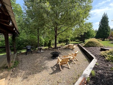 Historic Restored Tobacco Barn Retreat with Private Hot Tub near Pilot Mountain in Tobaccoville, North Carolina - Tobaccoville, North Carolina - glamping.directory