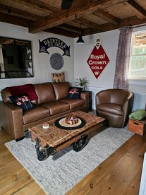 Historic Restored Tobacco Barn Retreat with Private Hot Tub near Pilot Mountain in Tobaccoville, North Carolina - Tobaccoville, North Carolina - glamping.directory