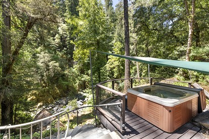 Secluded Cottage with Hot-tub in Cazadero, California - Cazadero, California - glamping.directory