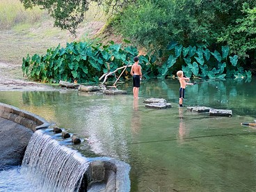 Exciting Glamping Adventure on the Cibolo Creek: Exquisite Family-Friendly Safari Tent in Marion, Texas - Marion, Texas - glamping.directory