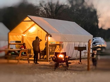 Exciting Glamping Adventure on the Cibolo Creek: Exquisite Family-Friendly Safari Tent in Marion, Texas - Marion, Texas - glamping.directory