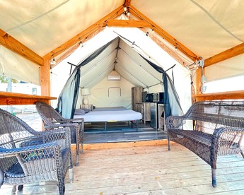 Exciting Glamping Adventure on the Cibolo Creek: Exquisite Family-Friendly Safari Tent in Marion, Texas - Marion, Texas - glamping.directory