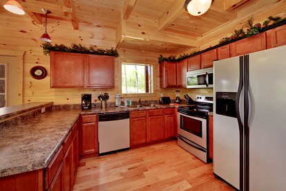 Fantastic Vacation Cabin with a Gas Fireplace and Jacuzzi in Gatlinburg, East Tennessee - Gatlinburg, Tennessee - glamping.directory