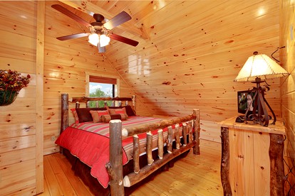 Fantastic Vacation Cabin with a Gas Fireplace and Jacuzzi in Gatlinburg, East Tennessee - Gatlinburg, Tennessee - glamping.directory