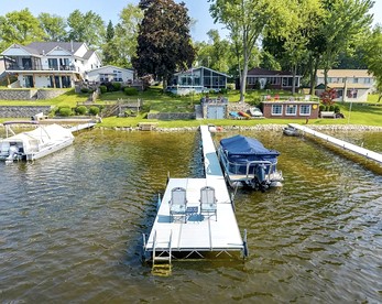 Cozy Lakefront Cabin with Pontoon and Paddleboards Near Fremont, Indiana - Fremont, Indiana - glamping.directory