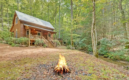 Secluded Cabin on Suches Creek and in the National Forest for a Relaxing Georgia Getaway - Suches, Georgia - glamping.directory