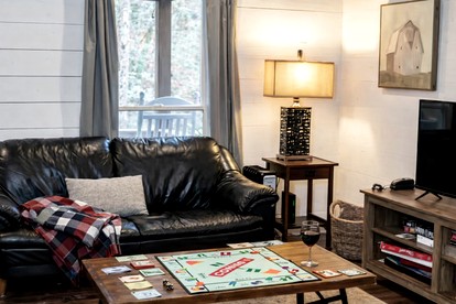 Secluded Cabin on Suches Creek and in the National Forest for a Relaxing Georgia Getaway - Suches, Georgia - glamping.directory