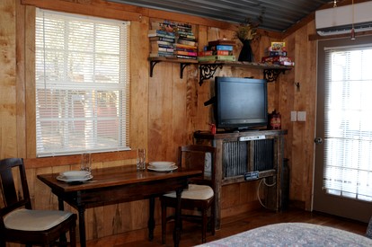 Sparta's Hidden Gem: Unique Views Cabin for an Intimate Escape - Sparta, Tennessee - glamping.directory